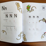 Mrs Wordsmith ABC Handwriting Book: Story Book With Handwriting Practice